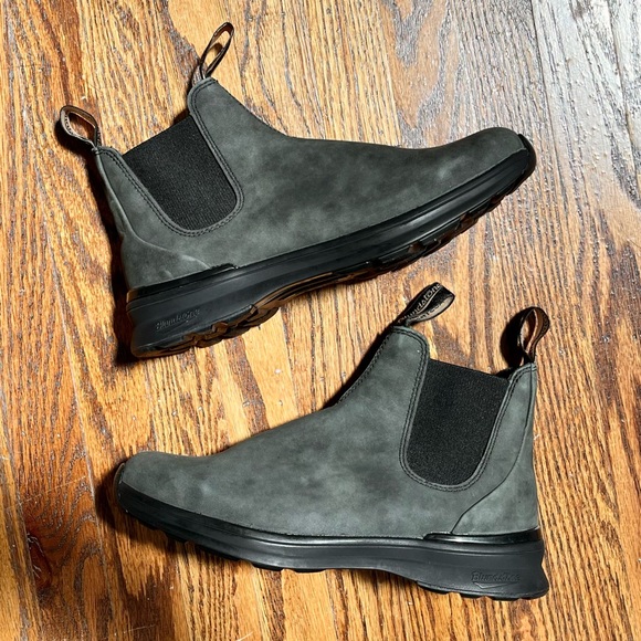 EUC Blundstone #2145 Chelsea boots - Picture 1 of 14